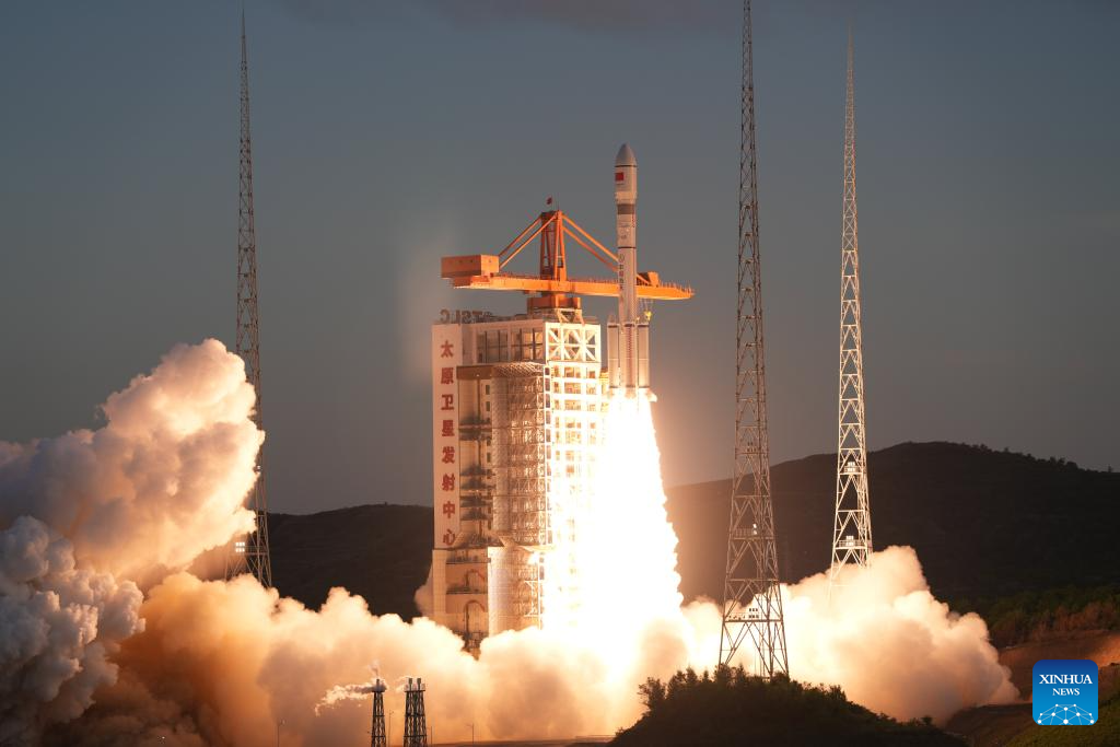 China launches new satellite group for commercial constellation