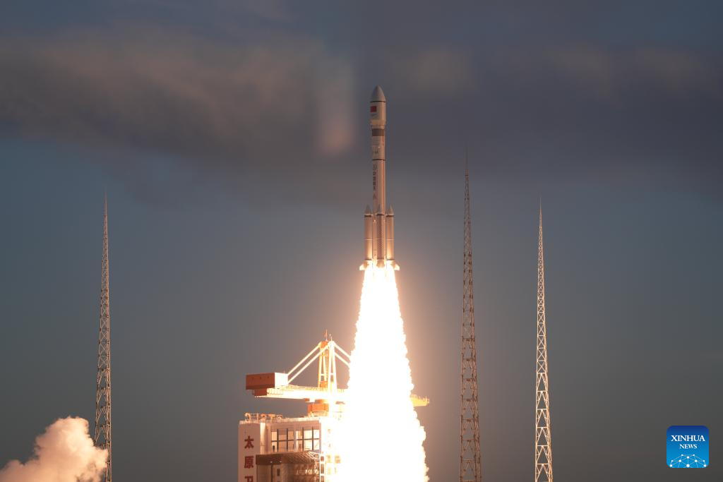 China launches new satellite group for commercial constellation