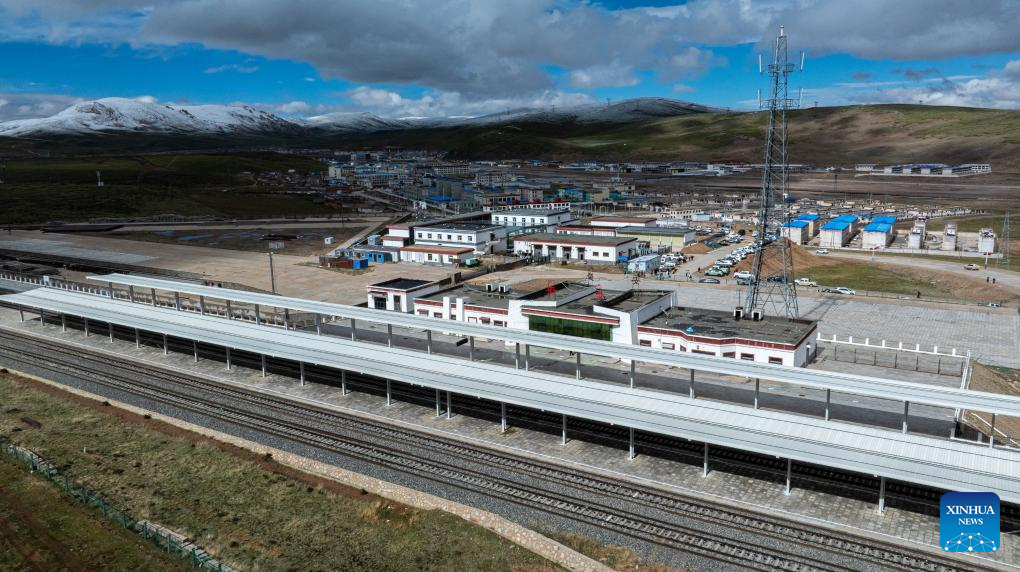 Plateau railway worker ensures safe travel in China's Xizang