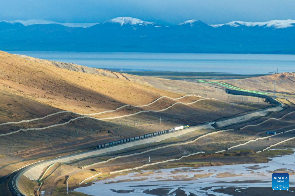 Plateau railway worker ensures safe travel in China's Xizang