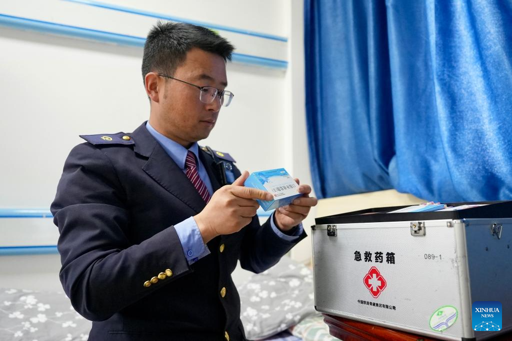 Plateau railway worker ensures safe travel in China's Xizang