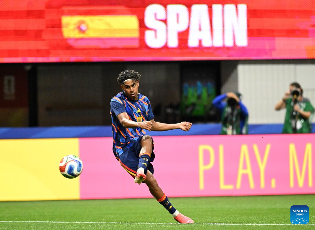 Yamal scores, Spain tears Saudi Arabia apart at World Cup