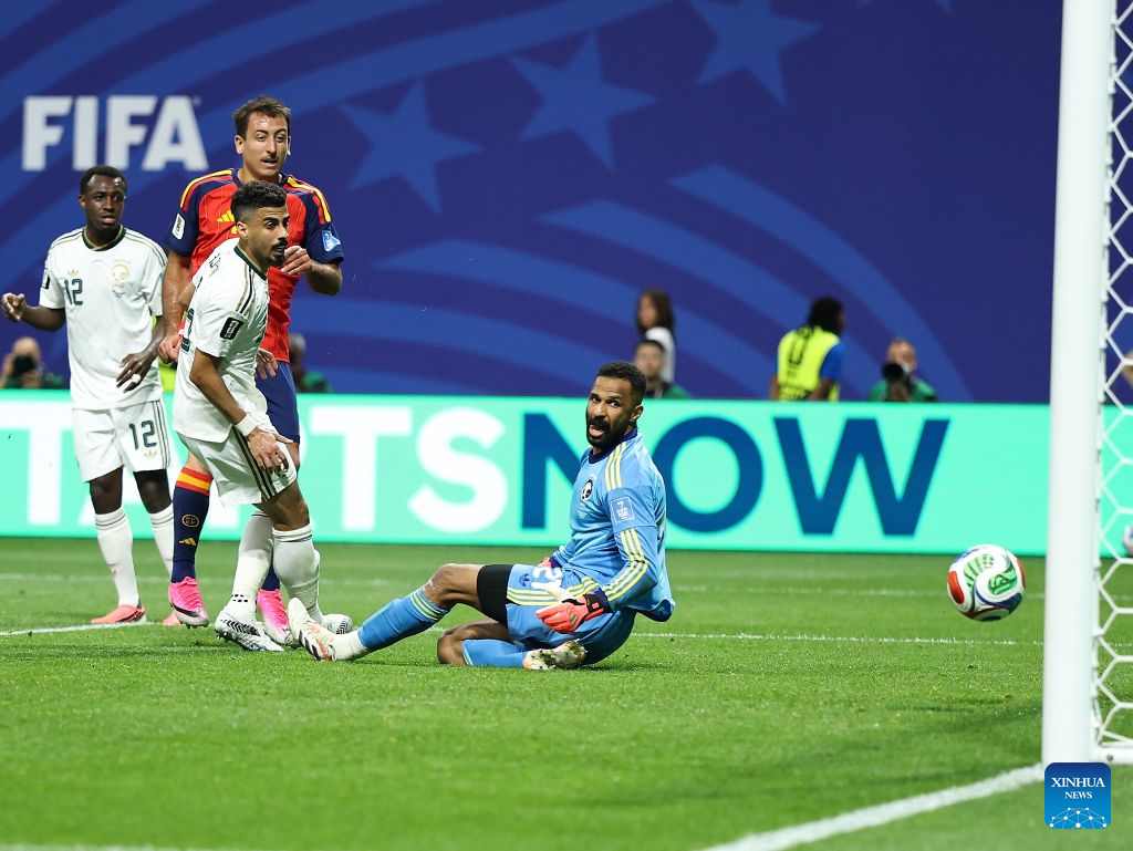 Yamal scores, Spain tears Saudi Arabia apart at World Cup