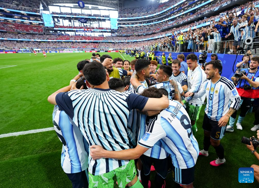 Messi breaks World Cup record as Argentina advances