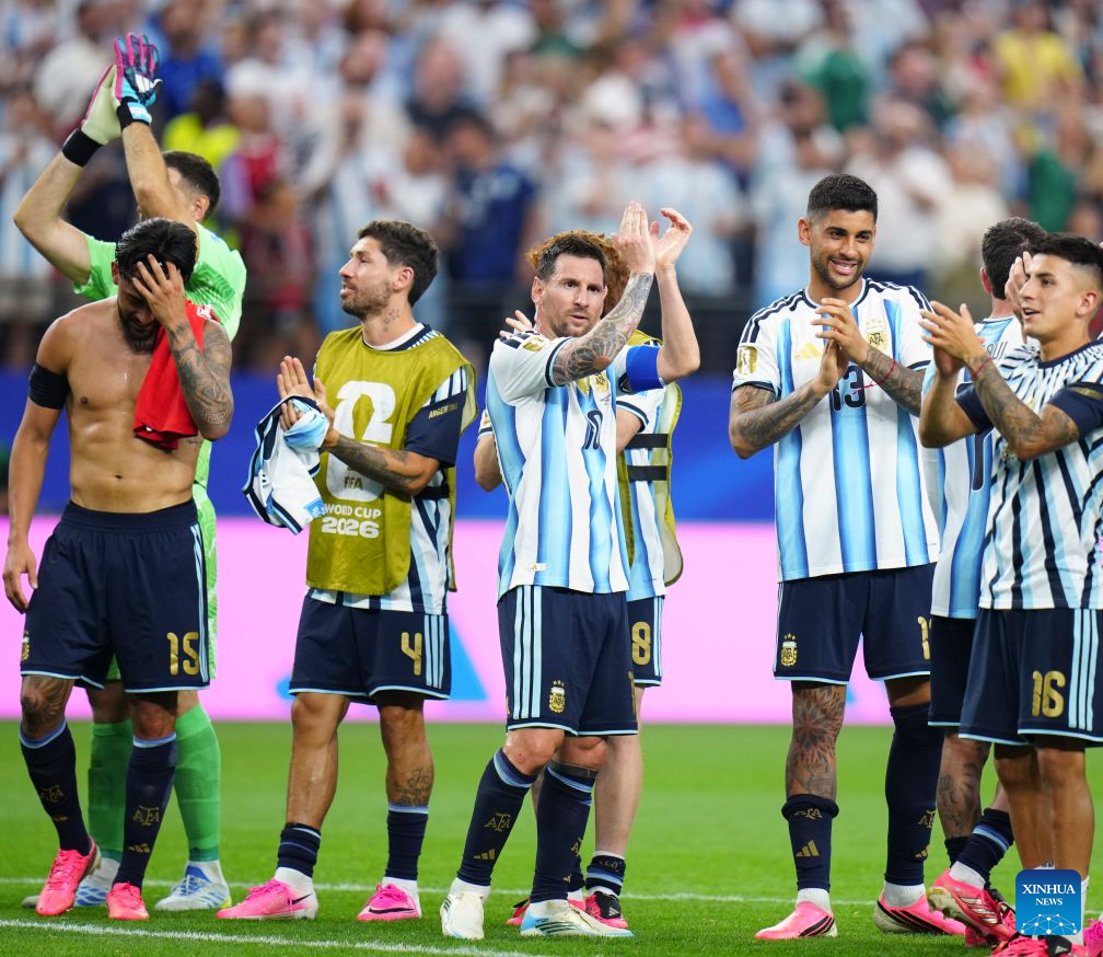 Messi breaks World Cup record as Argentina advances