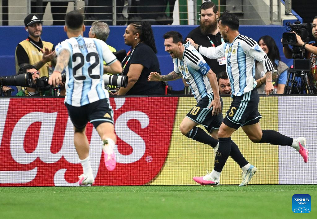 Messi breaks World Cup record as Argentina advances