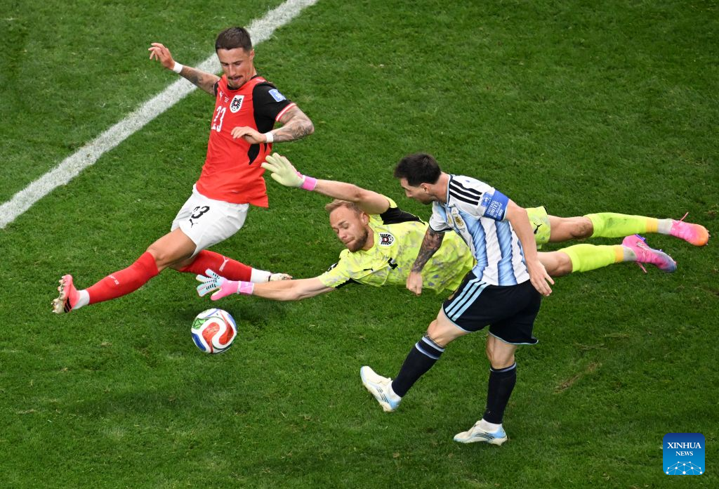Messi breaks World Cup record as Argentina advances