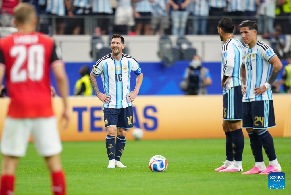 Messi breaks World Cup record as Argentina advances