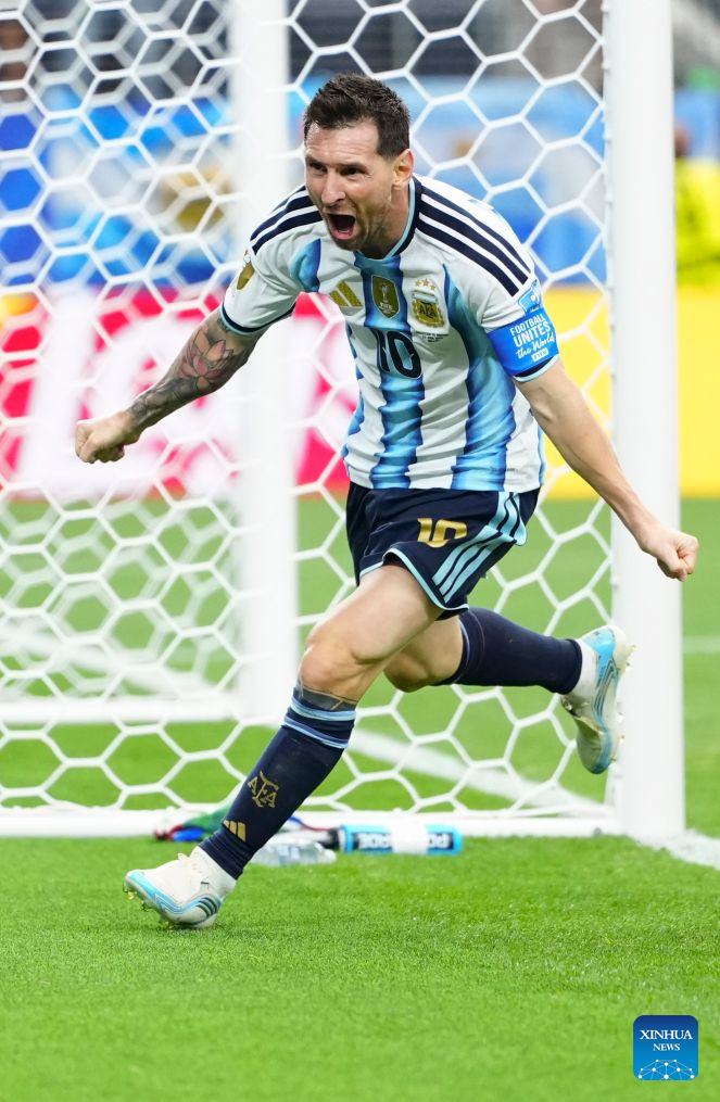 Messi breaks World Cup record as Argentina advances