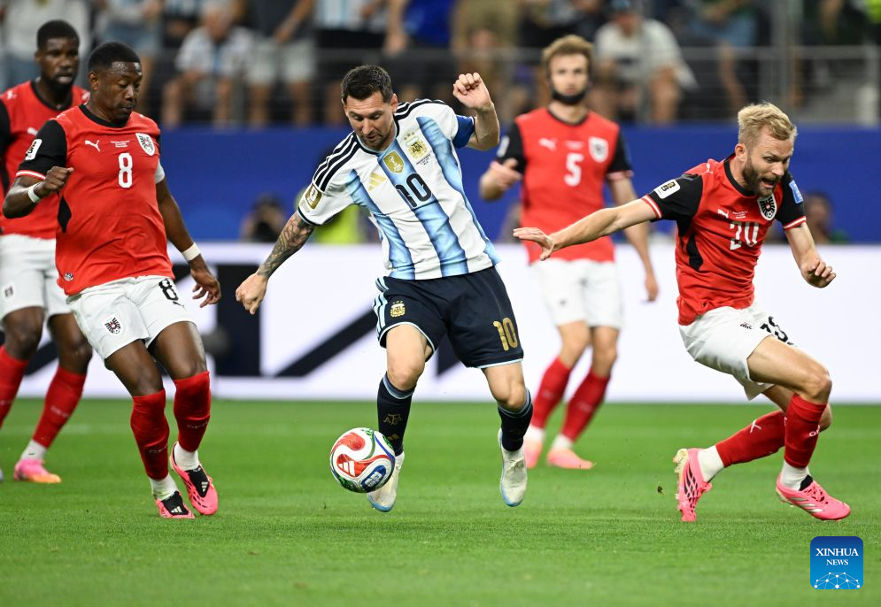 Messi breaks World Cup record as Argentina advances