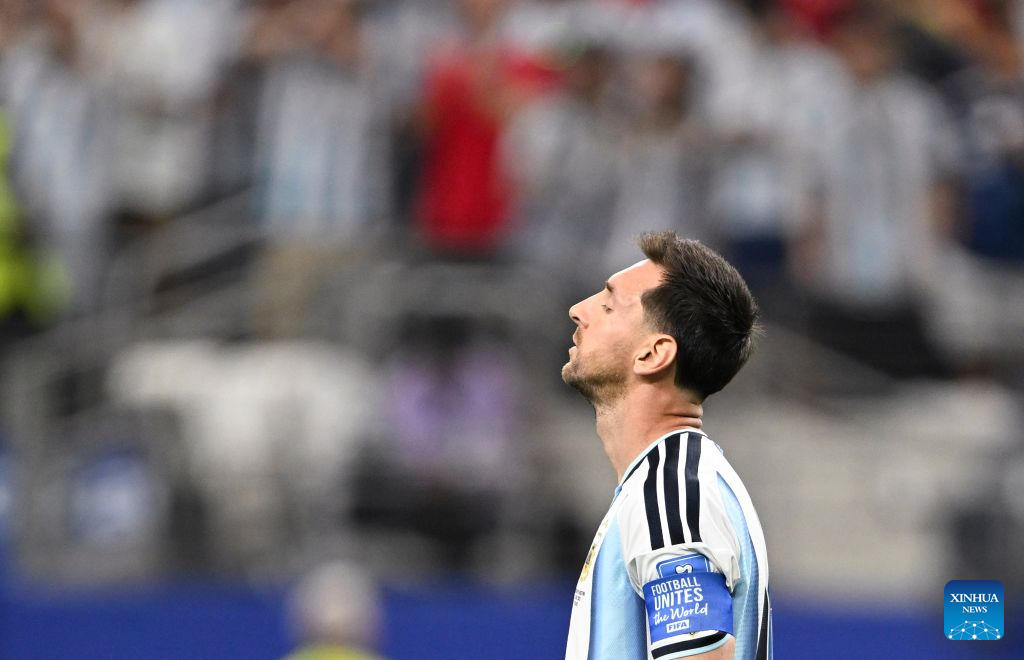 Messi breaks World Cup record as Argentina advances