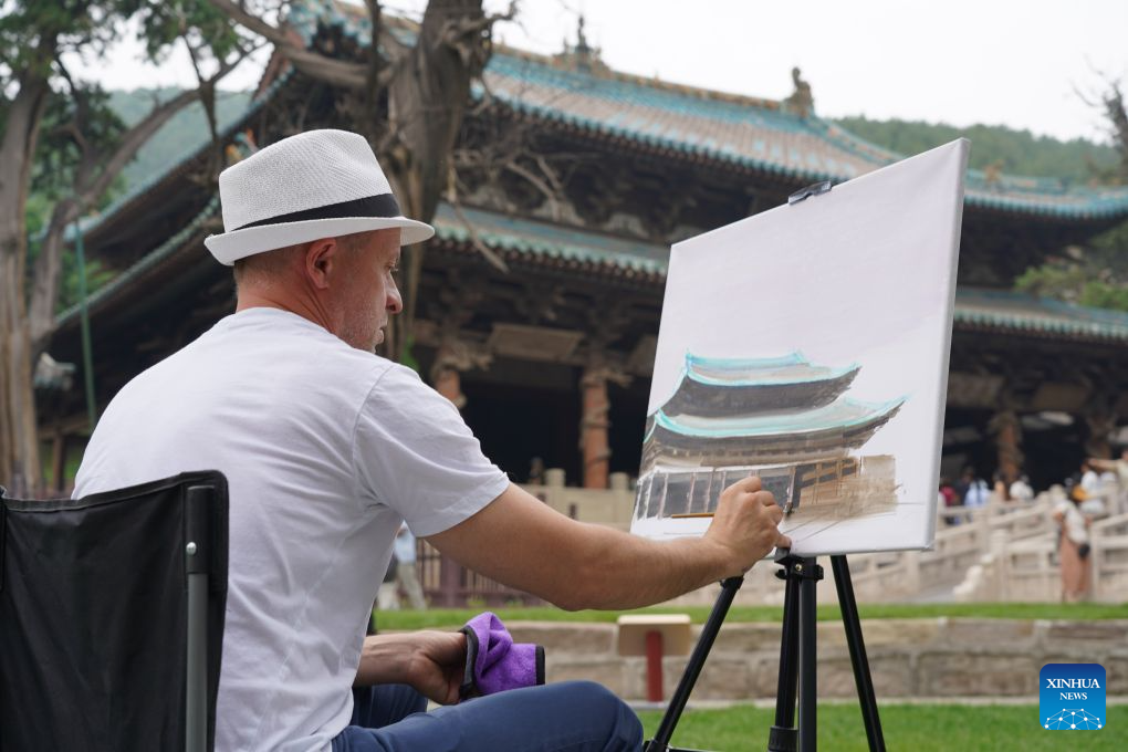 Hungarian cultural delegation explores ancient architecture in China's Shanxi