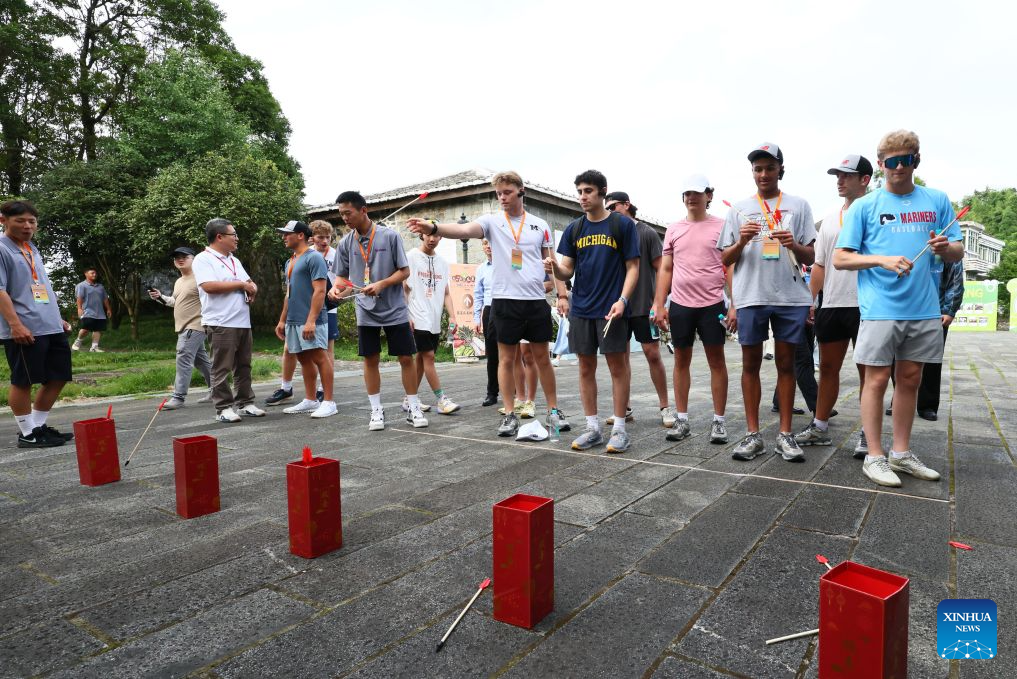 Chinese, U.S. youth visit Kuliang in China's Fujian