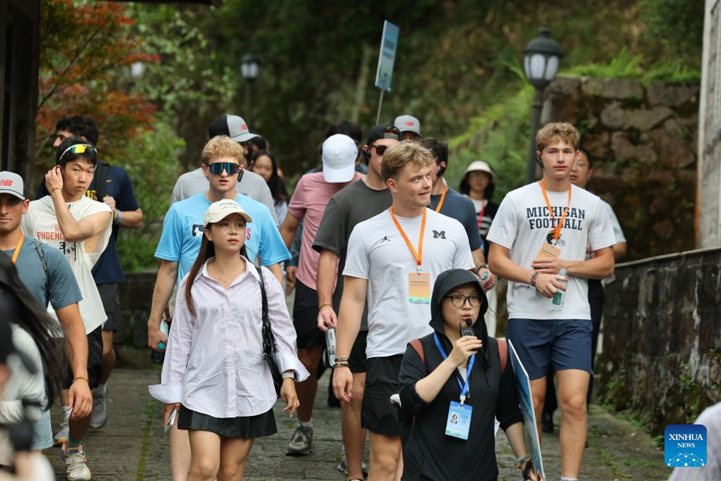 Chinese, U.S. youth visit Kuliang in China's Fujian