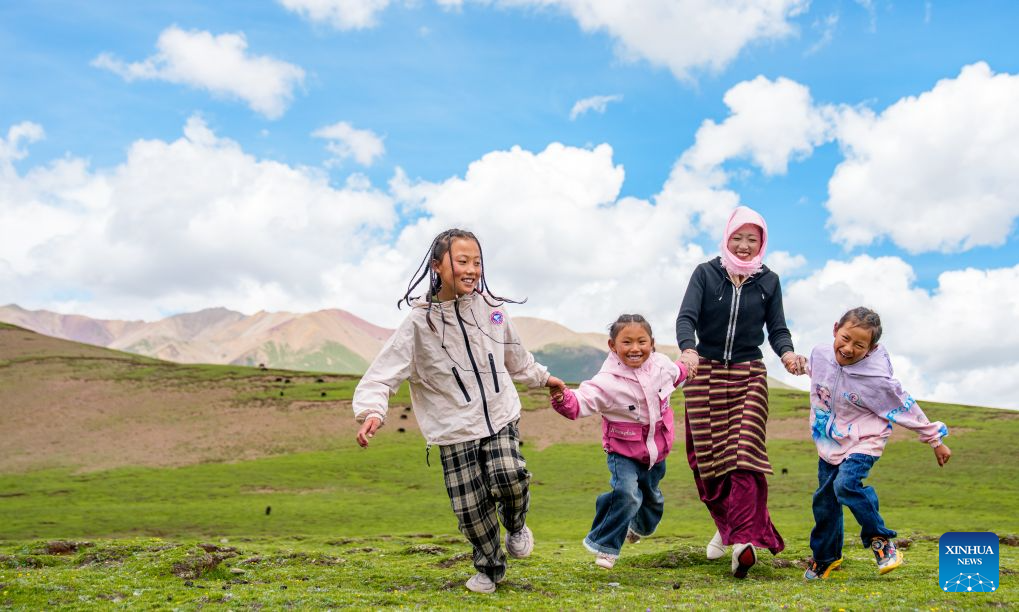 Qinghai-Xizang Railway brings great changes to China's snowy plateau
