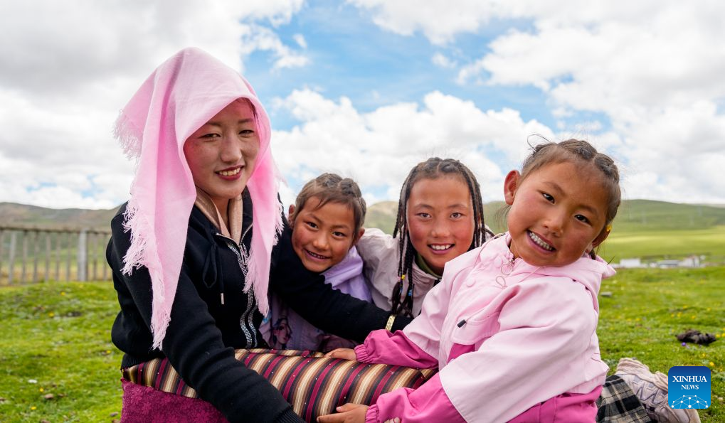 Qinghai-Xizang Railway brings great changes to China's snowy plateau