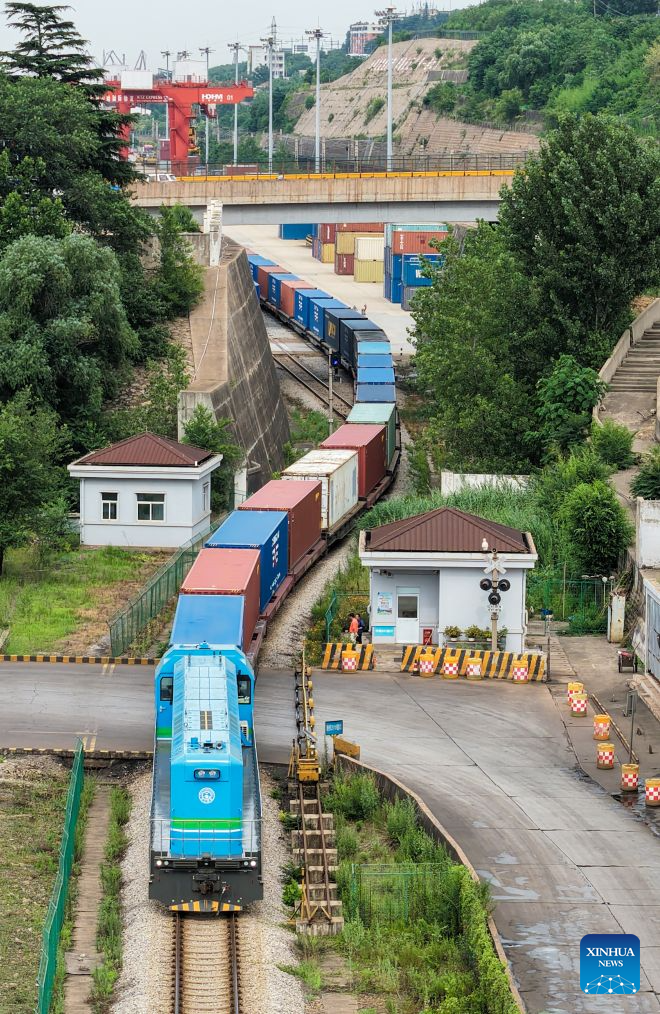 China-Kazakhstan (Lianyungang) Logistics Cooperation Base handles 8,000th int'l freight train