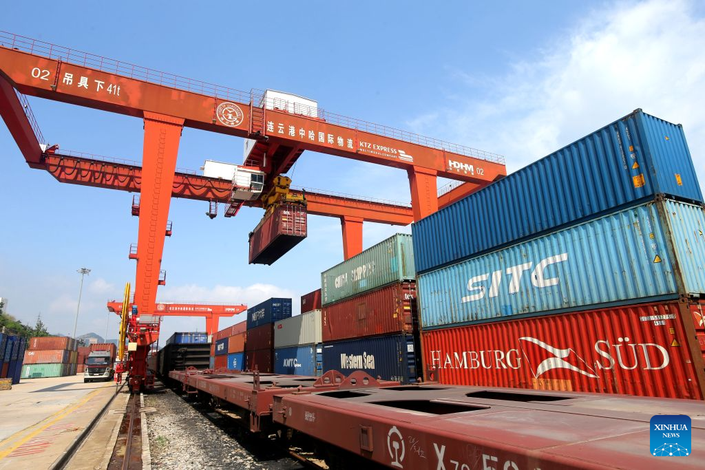 China-Kazakhstan (Lianyungang) Logistics Cooperation Base handles 8,000th int'l freight train