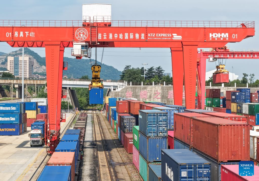 China-Kazakhstan (Lianyungang) Logistics Cooperation Base handles 8,000th int'l freight train