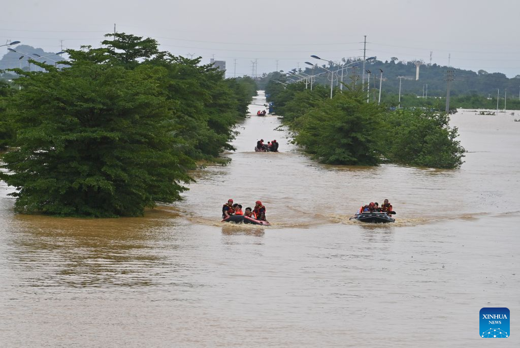 China's Guangxi organizes rescue forces to evacuates stranded teachers, students