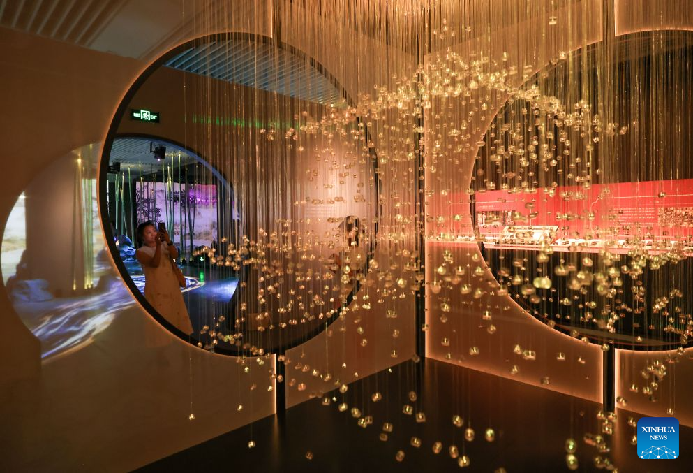 Immersive exhibition on Qianlong Garden held in Beijing
