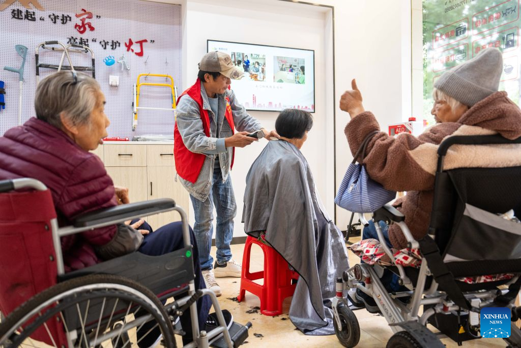 China steps up renewal of old urban residential compounds