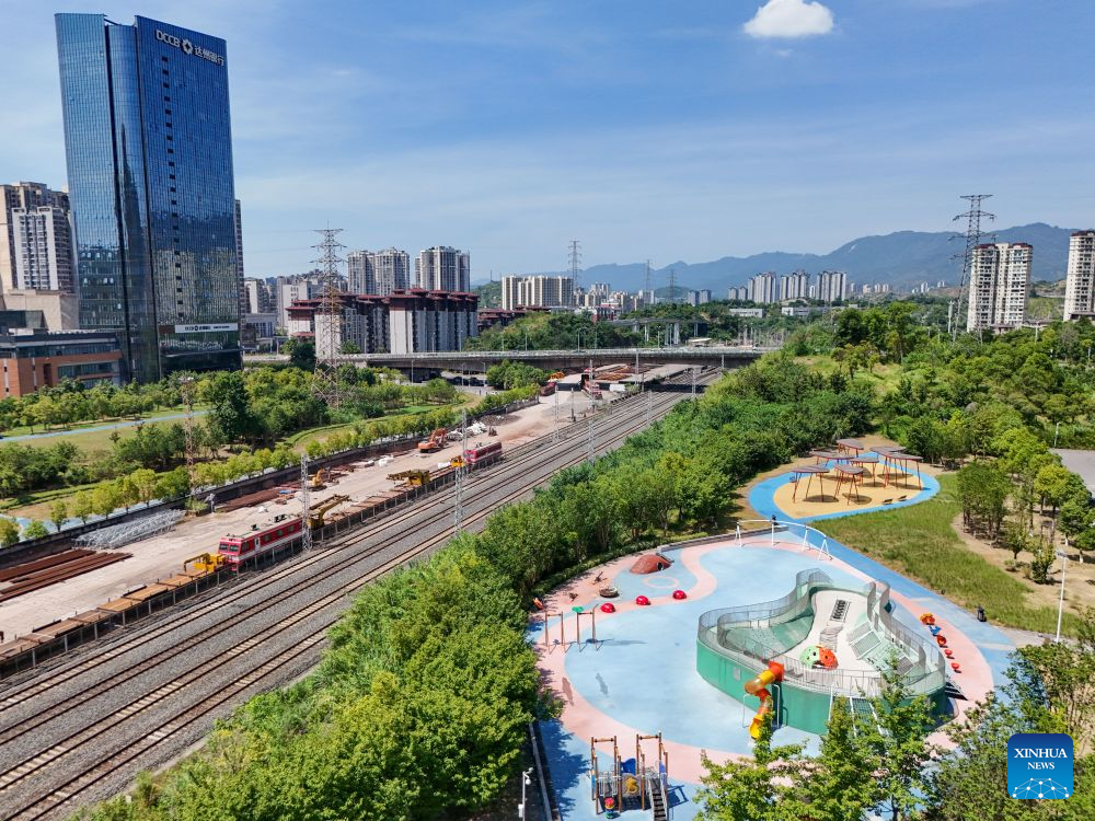 China steps up renewal of old urban residential compounds