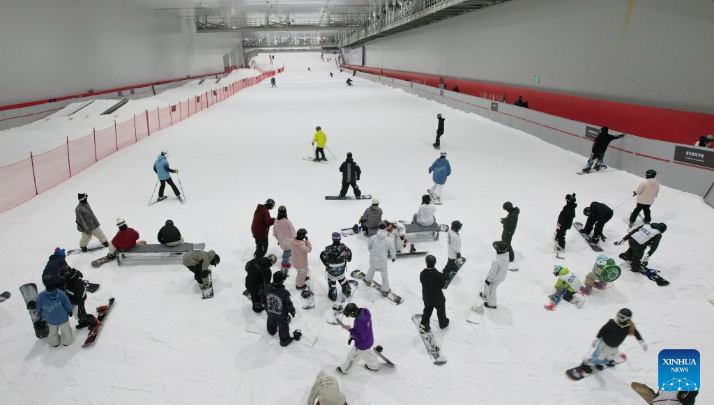 Ice-and-snow economy booms during summer in N China's Shijiazhuang