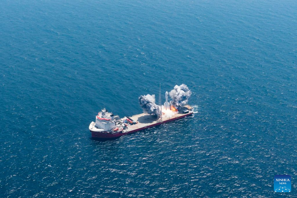Chinese Gravity-1 rocket launches new satellites from sea