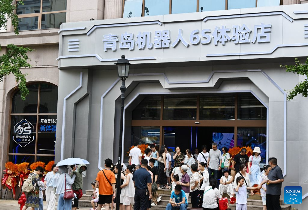 First robot 6S experience store in east China's Qingdao opens