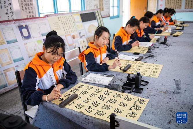 湖南安乡：书法教育助“双减”