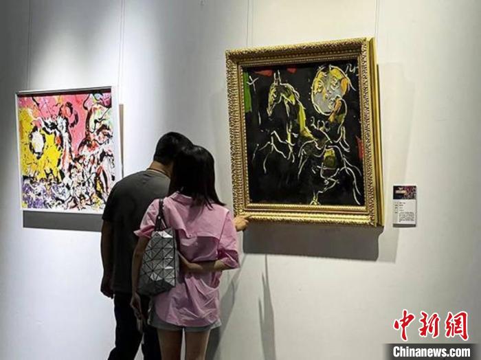 “当代”俄罗斯油画展哈尔滨开展 百余幅作品尽展俄式风情