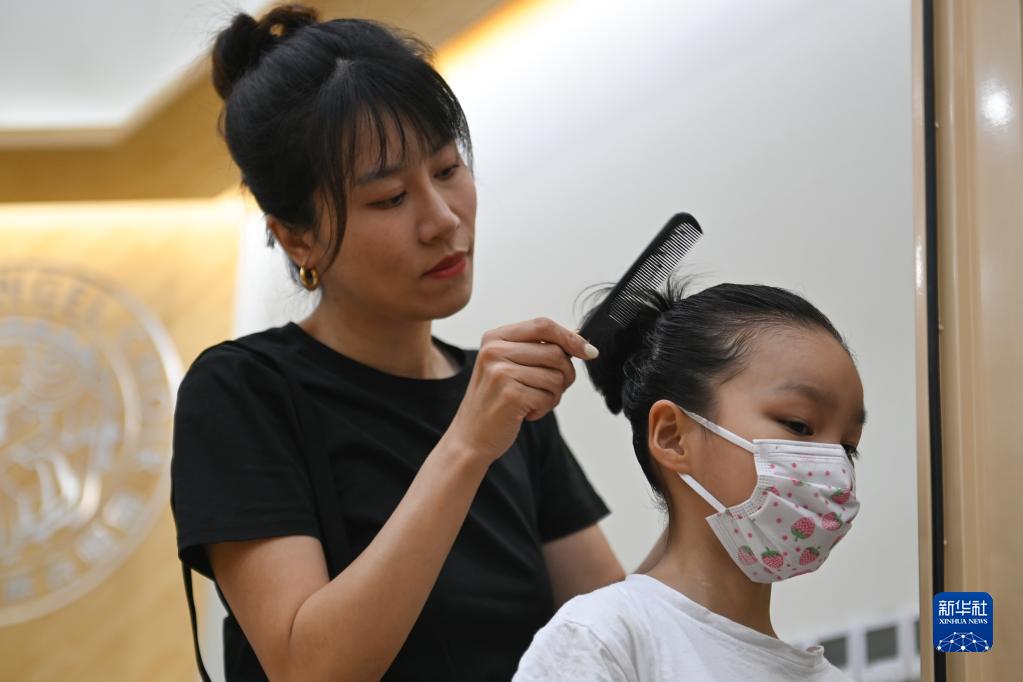 新华全媒+丨这一天，我们为爱而歌