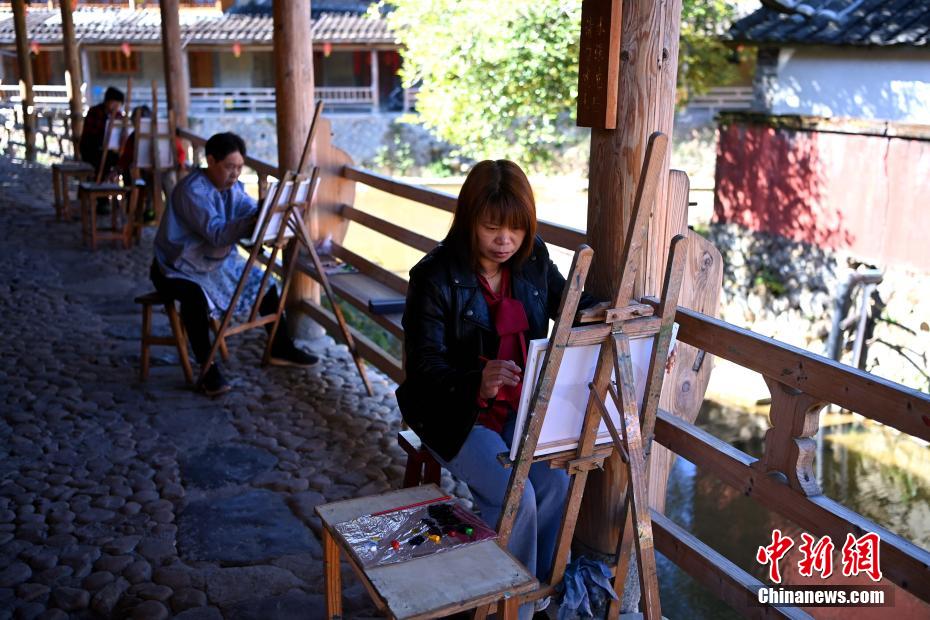 藏在古村落里的“油画人家”