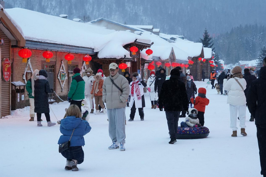 新春走基层｜黑龙江雪乡景区迎来客流高峰 东北民俗年味十足