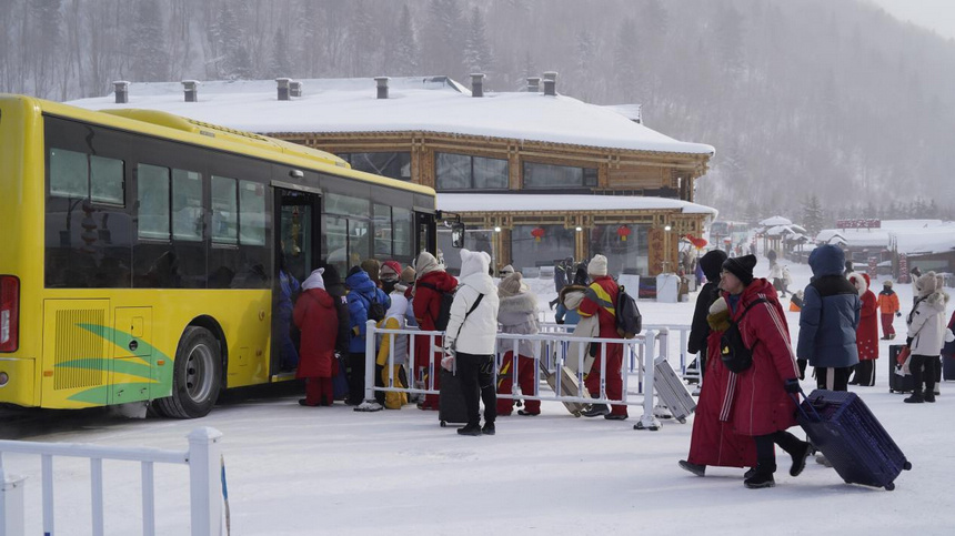 新春走基层｜黑龙江雪乡景区迎来客流高峰 东北民俗年味十足