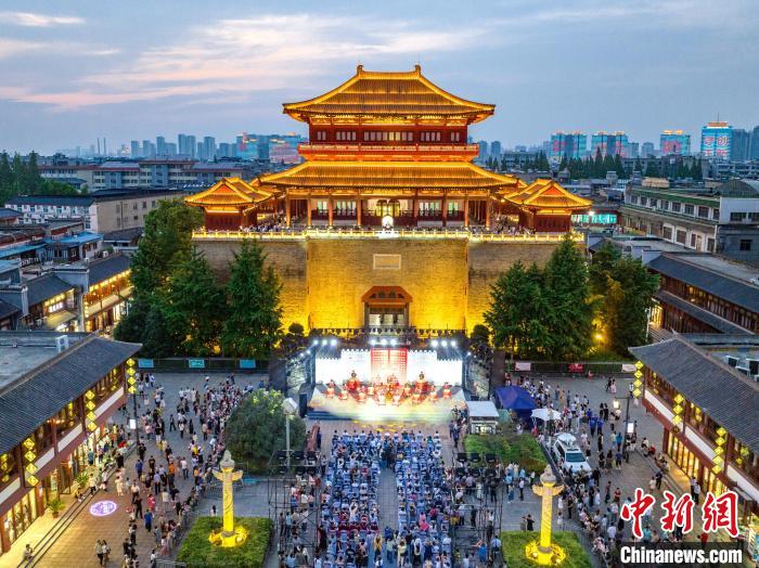 穿越古今 湖北襄阳举办古城建城纪念日庆祝活动