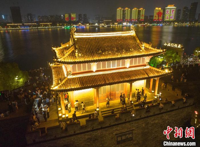 穿越古今 湖北襄阳举办古城建城纪念日庆祝活动