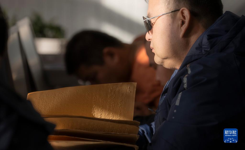 乌拉特前旗图书馆——有爱阅览室无碍“阅读”