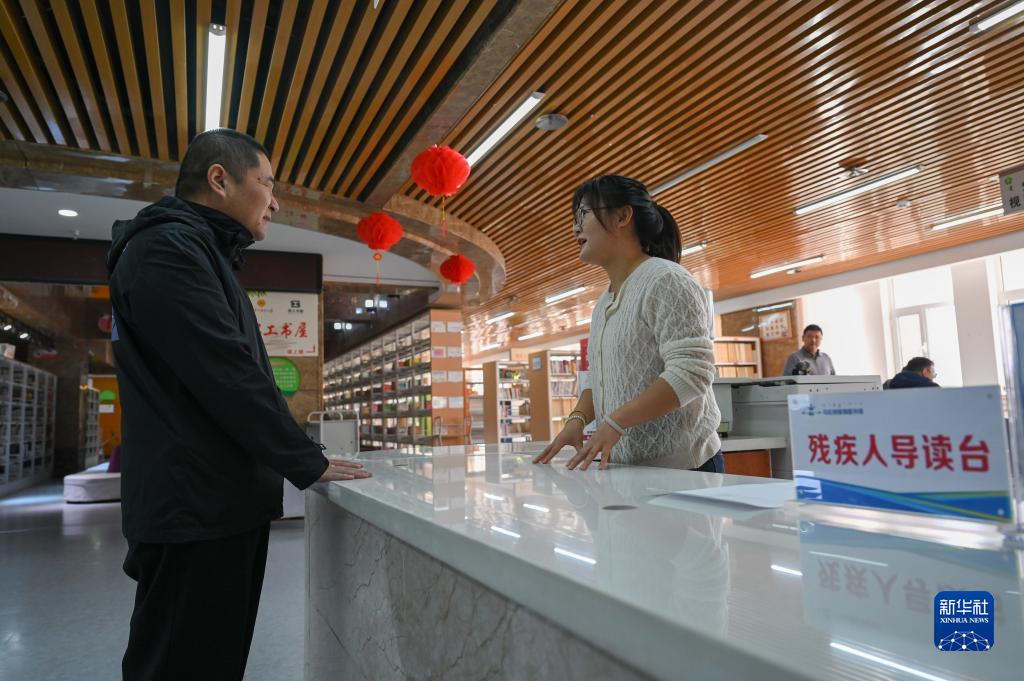 乌拉特前旗图书馆——有爱阅览室无碍“阅读”