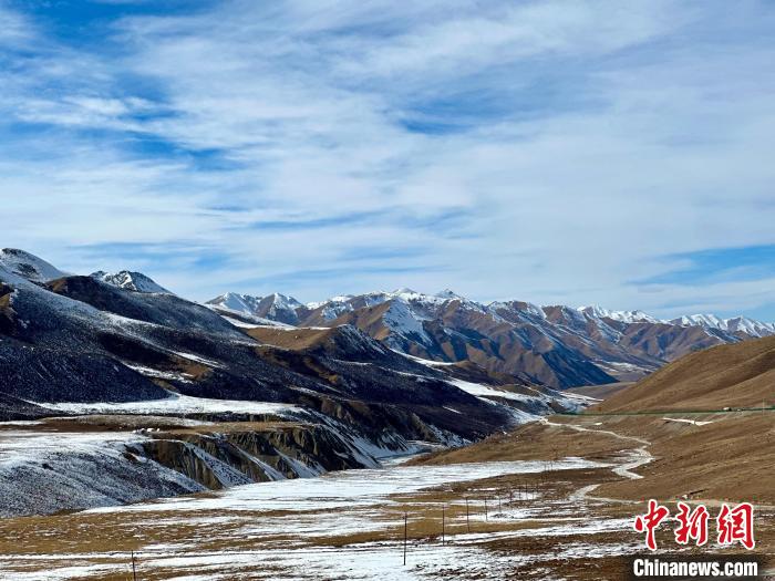 冬日阿尼玛卿：圣洁雪山巍峨壮美