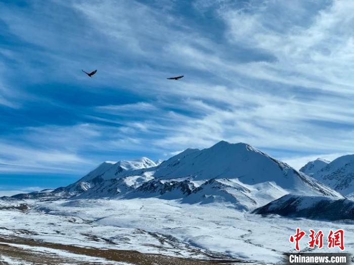 冬日阿尼玛卿：圣洁雪山巍峨壮美
