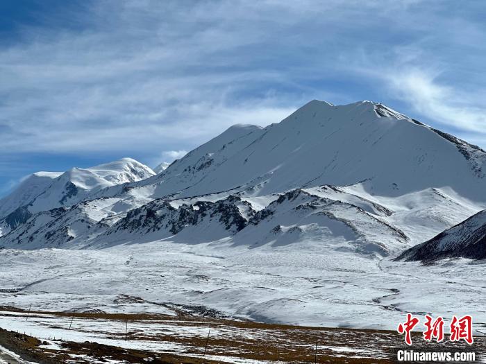 冬日阿尼玛卿：圣洁雪山巍峨壮美