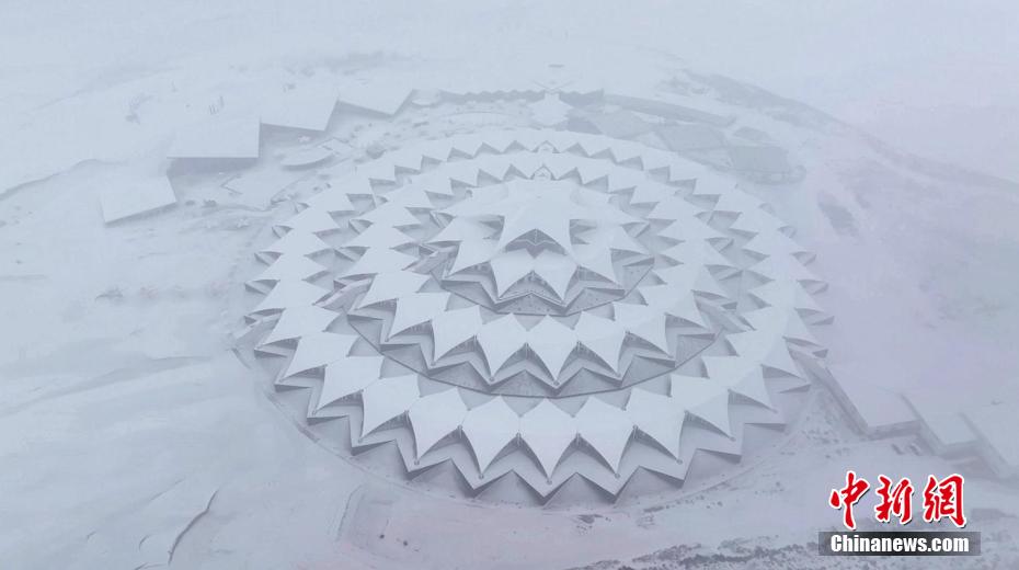 航拍沙漠落雪 宛若画中游