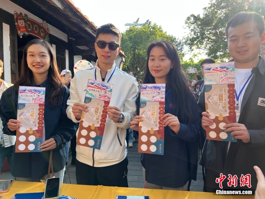 大陆高校师生访问团在台北参观林安泰古厝民俗博物馆