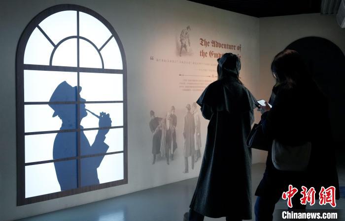 福尔摩斯探案体验展在成都开幕 再现英国维多利亚时代城市文化