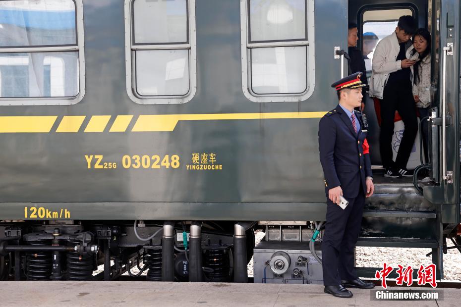 （新春见闻）探访春运里的K4636/7次临时旅客列车