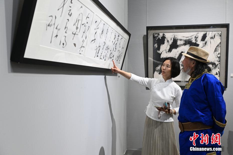 小说《狼图腾》原型人物杨刚书画展亮相内蒙古美术馆