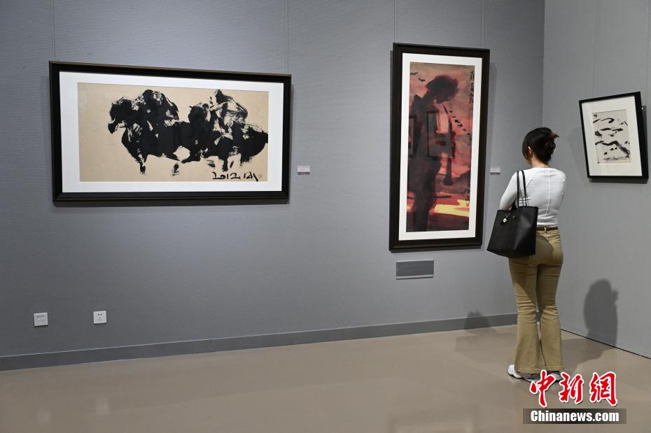 小说《狼图腾》原型人物杨刚书画展亮相内蒙古美术馆