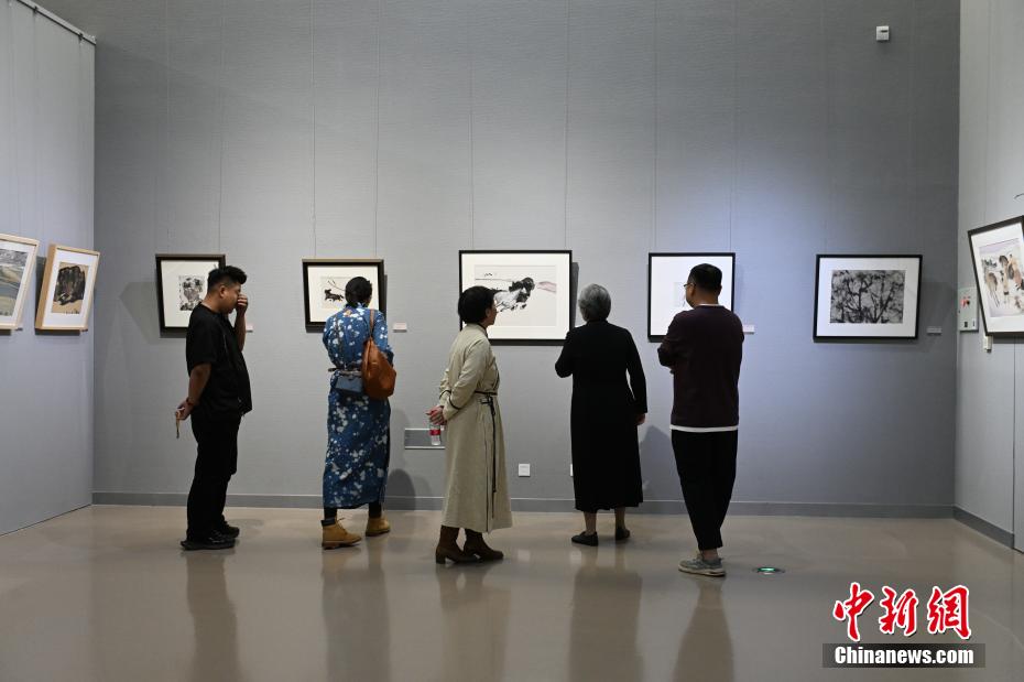 小说《狼图腾》原型人物杨刚书画展亮相内蒙古美术馆